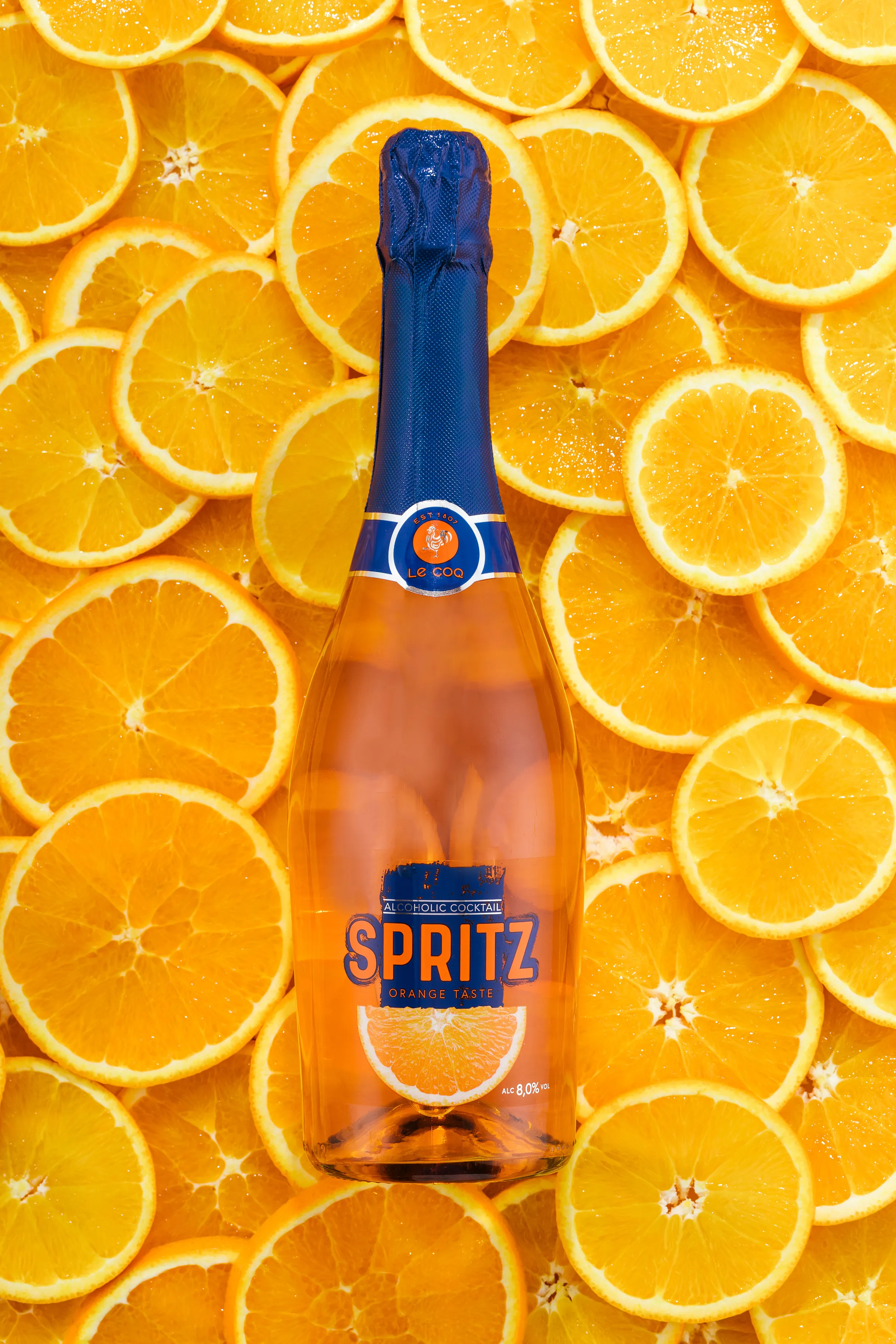 Spritz butelis ant apelsinų griežinėlių